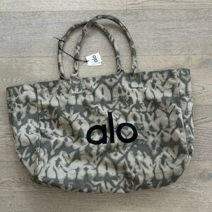 Brand new Alo gym/shoulder bag